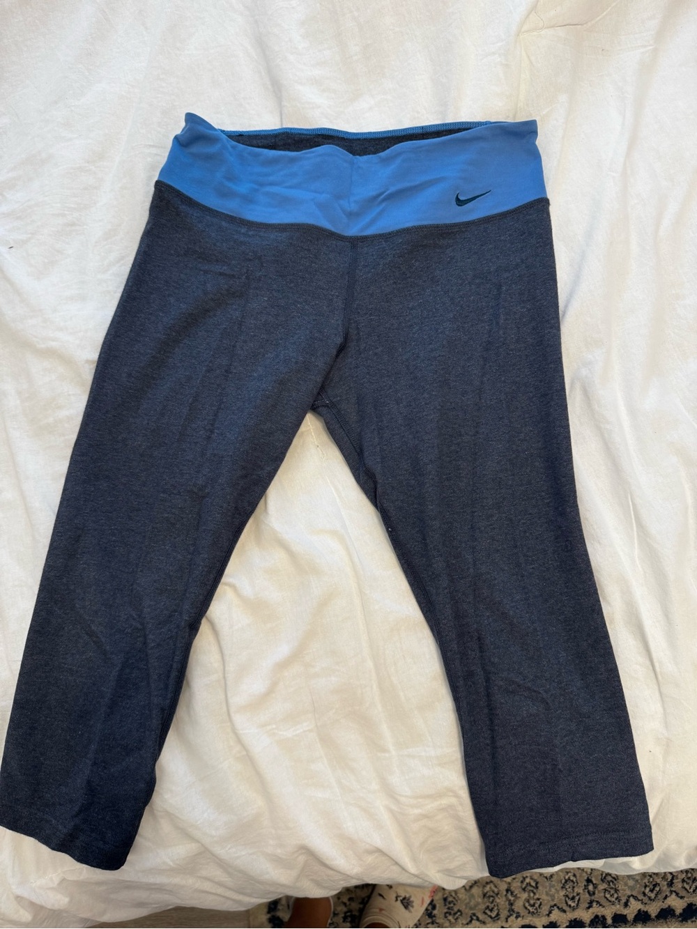 2000s Nike Blue and Dark Gray Capri Workout Leggings
